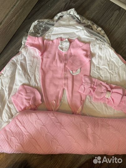 Комплект на выписку вязанный