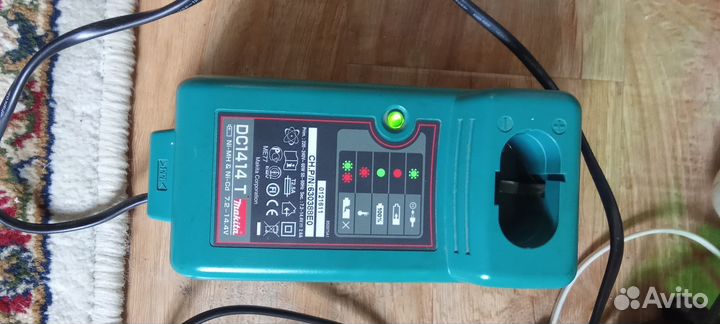 Зарядное устройство для шуруповерта makita