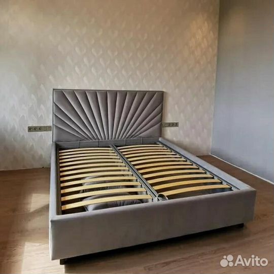 Кровать интерьерная Орматек, Корона и матрас