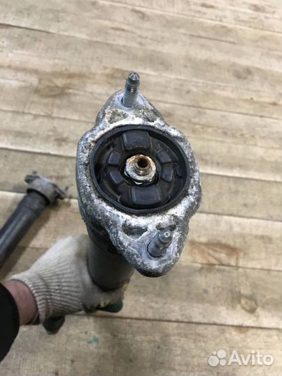 Задние амортизаторы Mercedes W204