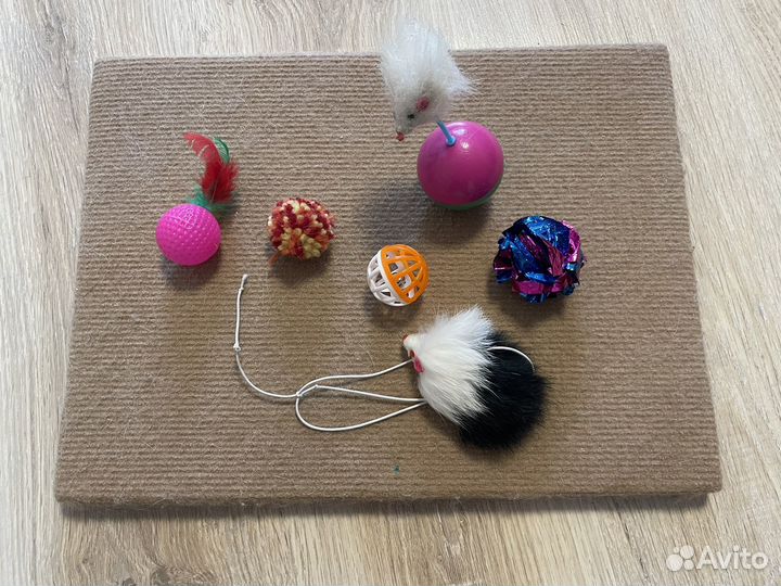 Когтеточка и игрушки для кошек