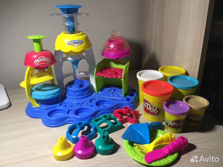 Игровой набор Play-Doh plus Фабрика пирожных