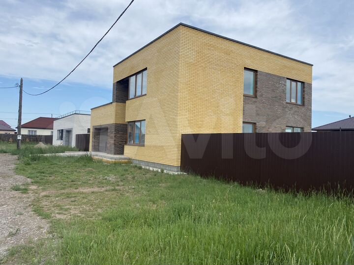 Коттедж 238 м² на участке 10 сот.