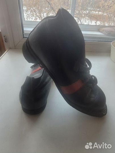 Лыжные ботинки