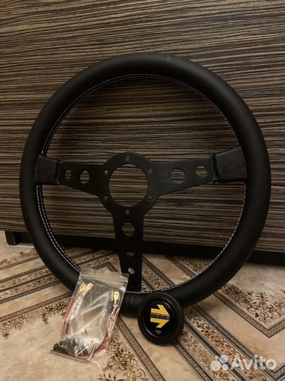 Спортивный руль Momo prototipo из кожи