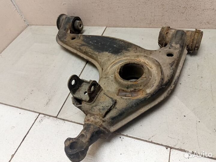 Рычаг передний правый нижний