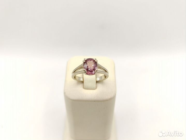 Золотое кольцо с Шпинелью