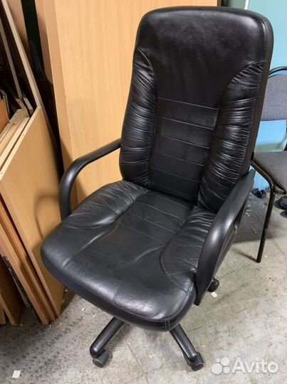 Офисное кресло руководителя Кожа