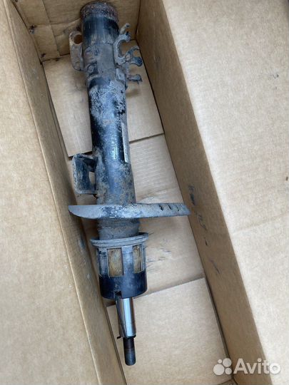 Стойки передние на Volkswagen Polo V