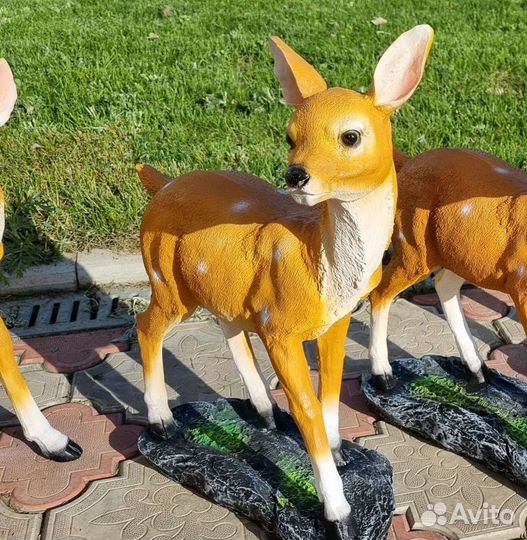 Садовая фигура Олененок на камне