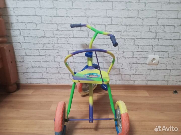 Детский трехколесный велосипед