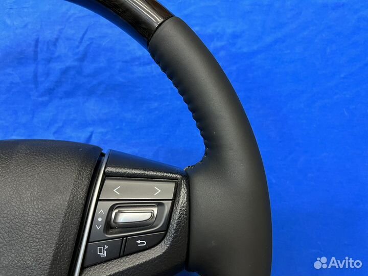 Оригинальный руль косточкой подогревом Alphard 30