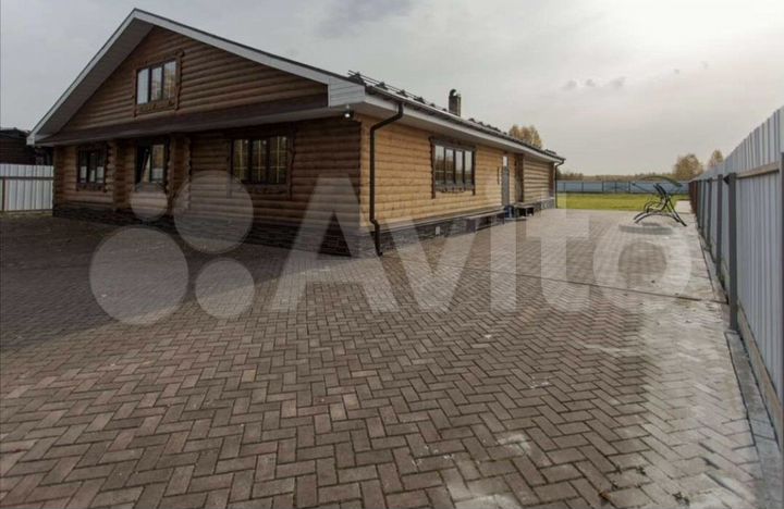 Дом 350 м² на участке 20 сот.