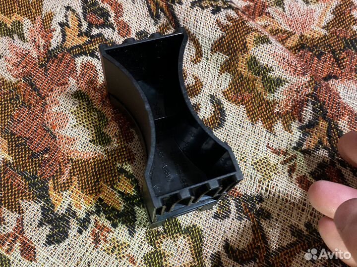 Перегородка подстаканника Toyota Land Cruiser 200