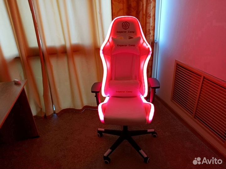 Игровое кресло белый и подсветка до 125 кг