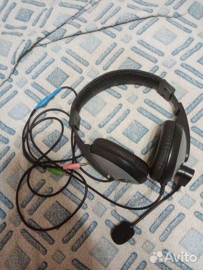 Наушники с микрофоном