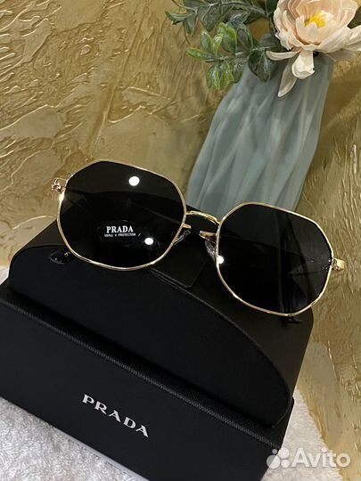 Солнцезащитные очки prada черные полный комплект