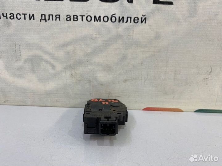 Сервопривод заслонки отопителя правый