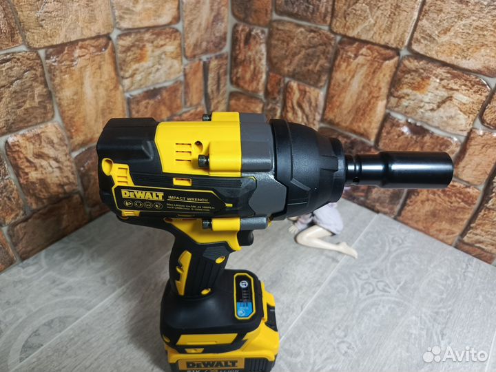 Гайковерт dewalt 800н.м оч.мощный