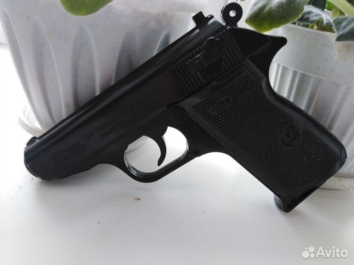 Зажигалка в виде пистолета