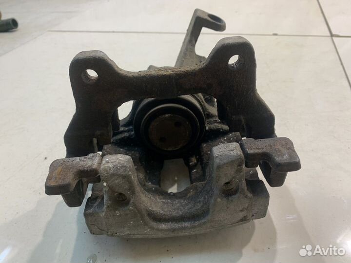 Суппорт (задний, правый) (Jaguar XF X250)