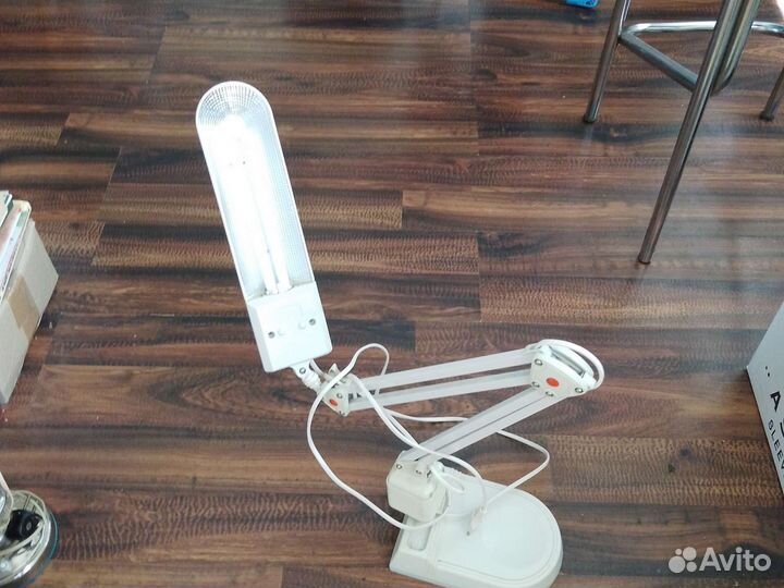 Светильник настольный шарнирный