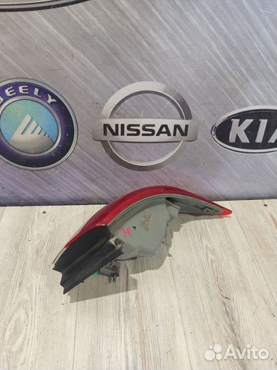 Фонарь задний Nissan almera G15 Лев