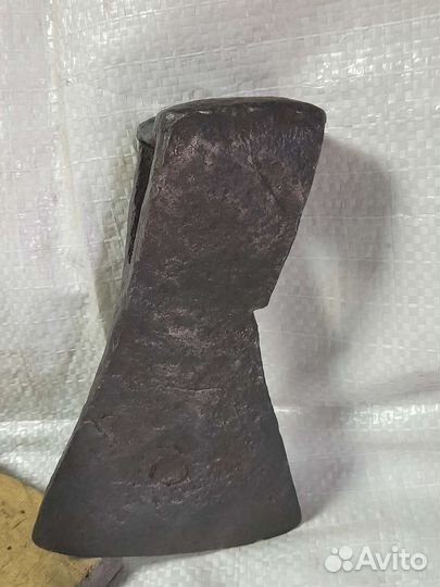 Старинный топор