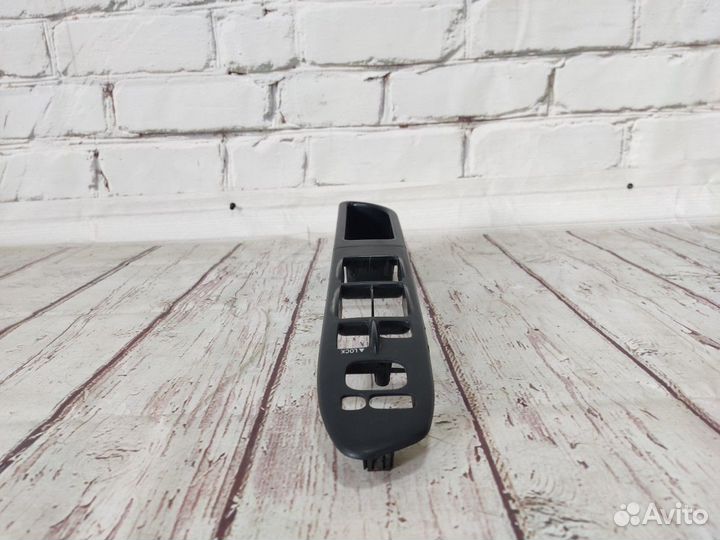 Накладка двери передней правой Forester S11 2002