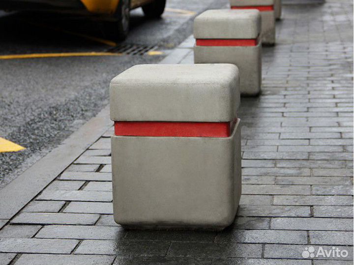 Бетонный столбик ограждения 