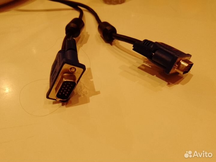 Кабель между монитором и системником VGA