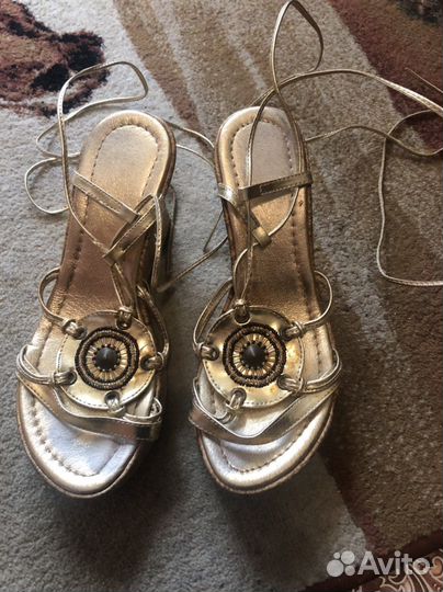 Босоножки 38