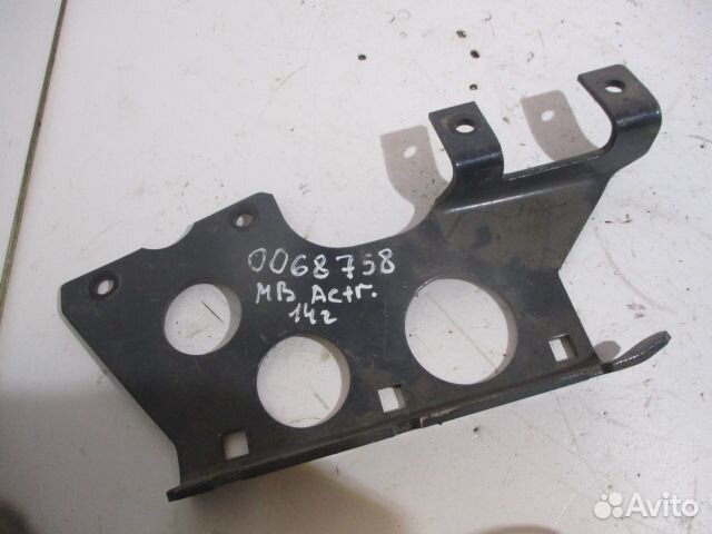 Кронштейн тормозного клапана Mercedes-Benz A930429