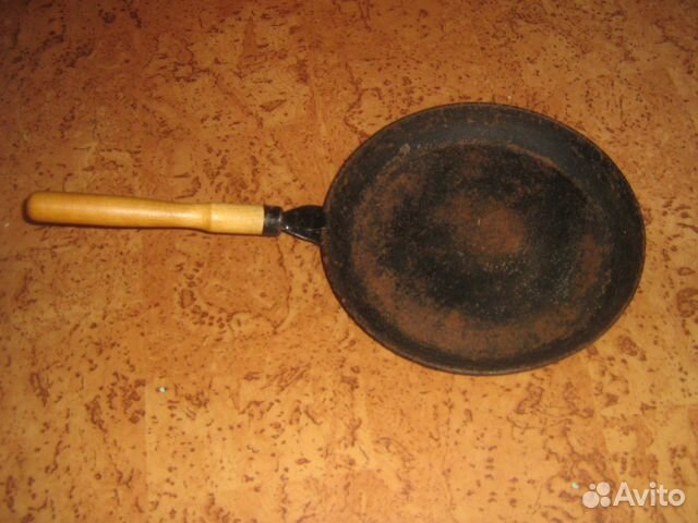 Сковорода чугунная с держателем ручкой СССР 27см