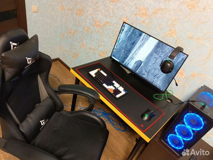 Мощный игровой компьютер с монитором