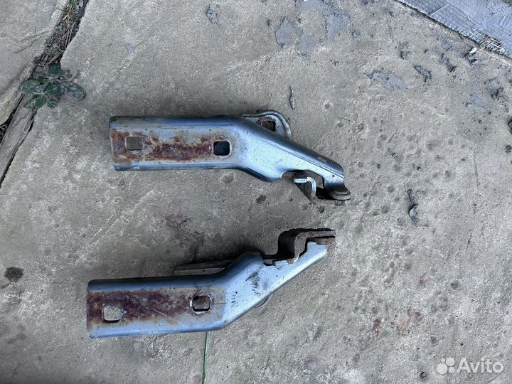 Петли капота priora