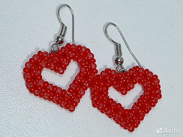 Серьги из бисера ввиде сердец