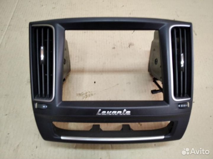 Воздуховод центральный Maserati Levante 3.0 V6 (2