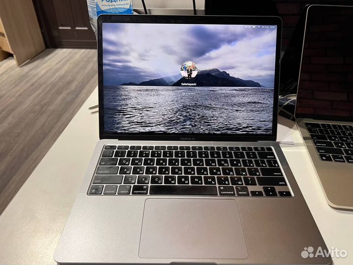 Macbook Air 13 M1 8/256gb, MGN63LL/A 2020