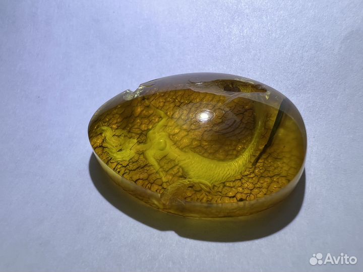 Инталия образа русалки из балтийского янтаря