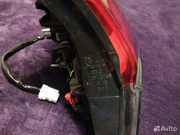 Фонарь в крышку багажника лев Nissan X-trail T-32