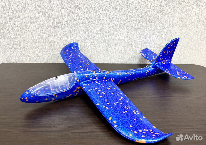 Самолет из пенопласта с подсветкой