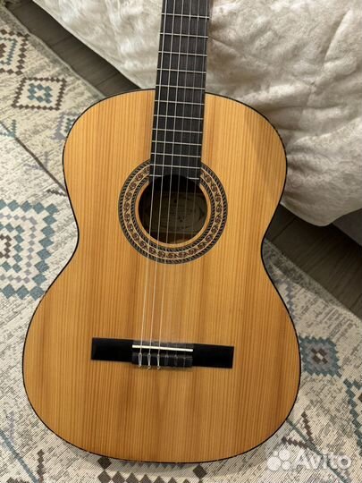 Классическая гитара шестиструнная