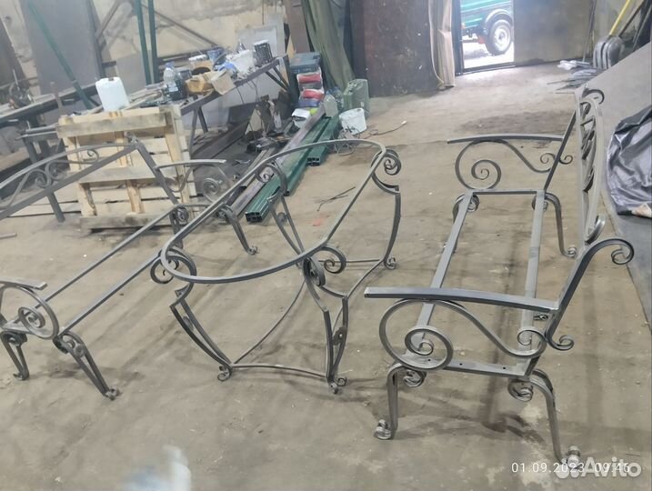 Стол со скамьями