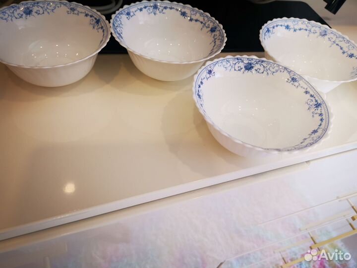 Новый набор столовой посуды 4 штуки