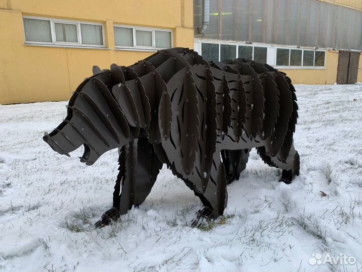 Медведь Гризли из металла (декор)