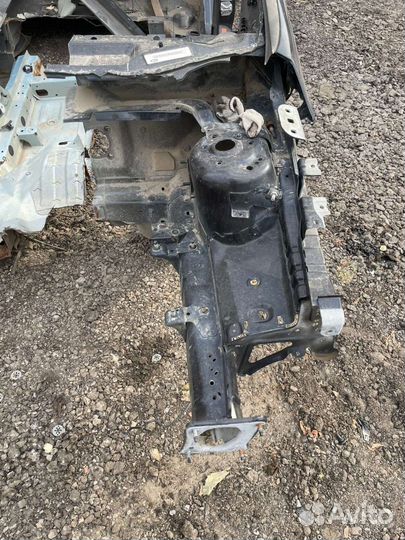 Передняя левая четверть ford focus 3