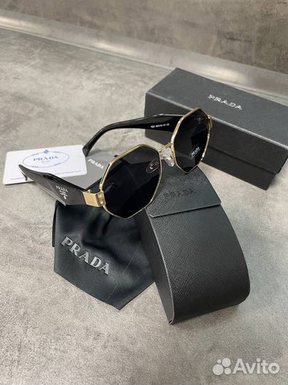 Очки солнцезащитные Prada