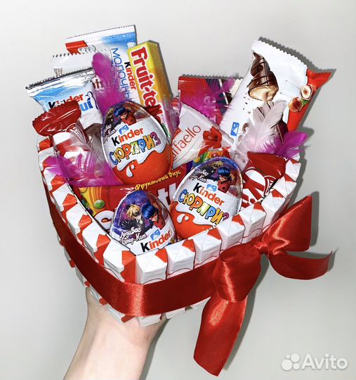 Сладкий подарок из киндеров, конфет Сюрприз