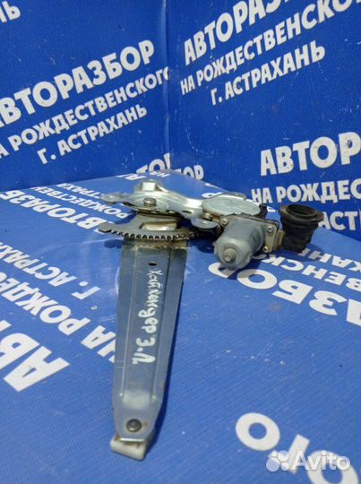 Задний правый стеклоподъемник Toyota Highlander